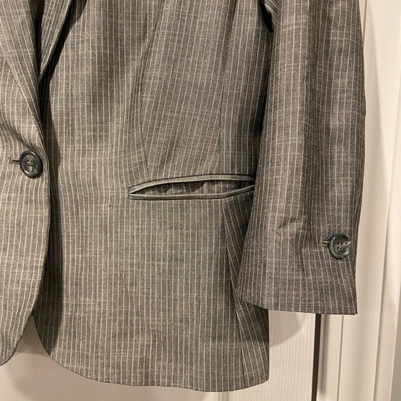 Loft Size 2 Gray Pin Stripe Cropped Button Fronr Blazer Jacket 3/4 Sleeve Pocket - Picture 4 of 11